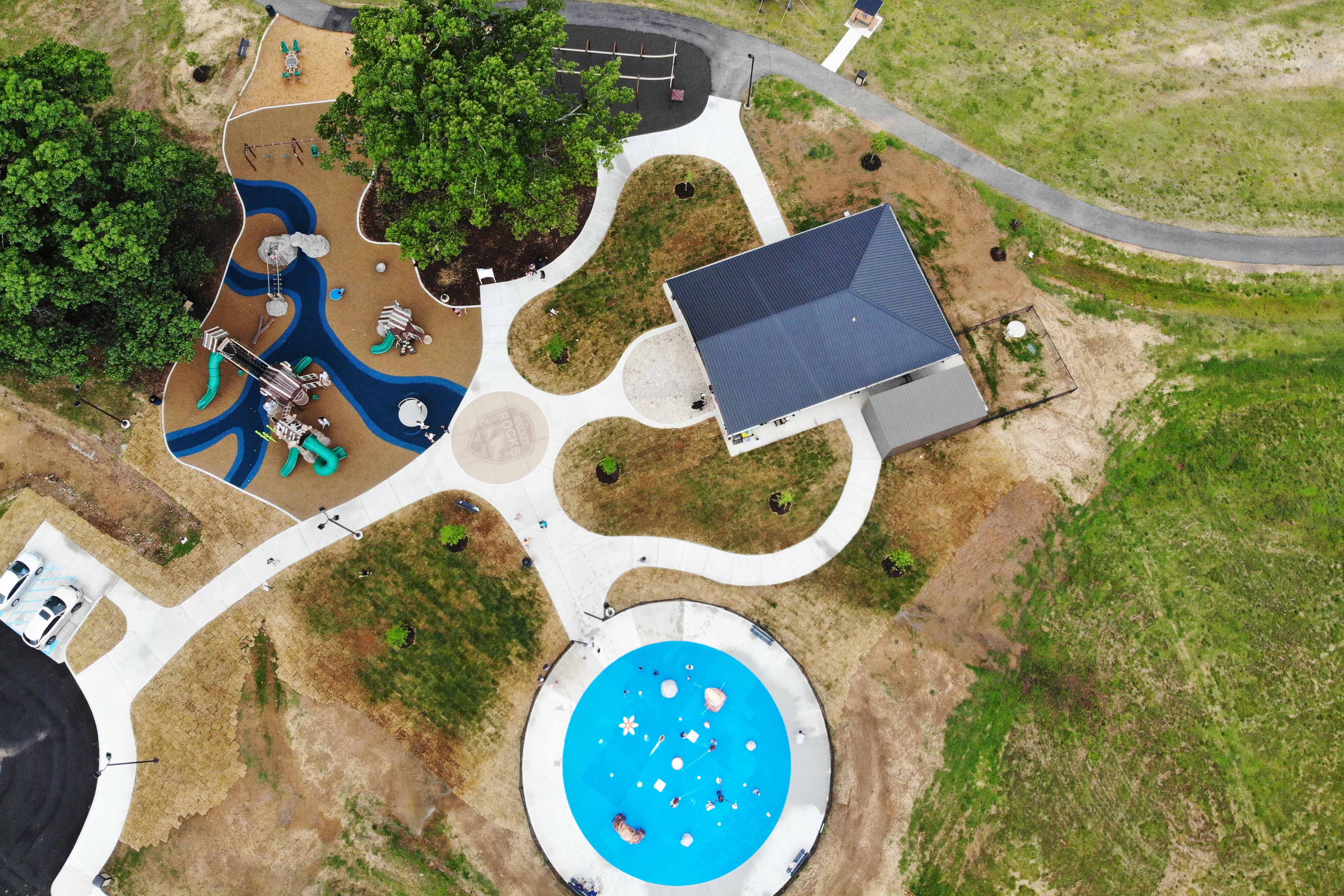 The Benefits of Combining Splash Pads and Playgrounds in Public Parks